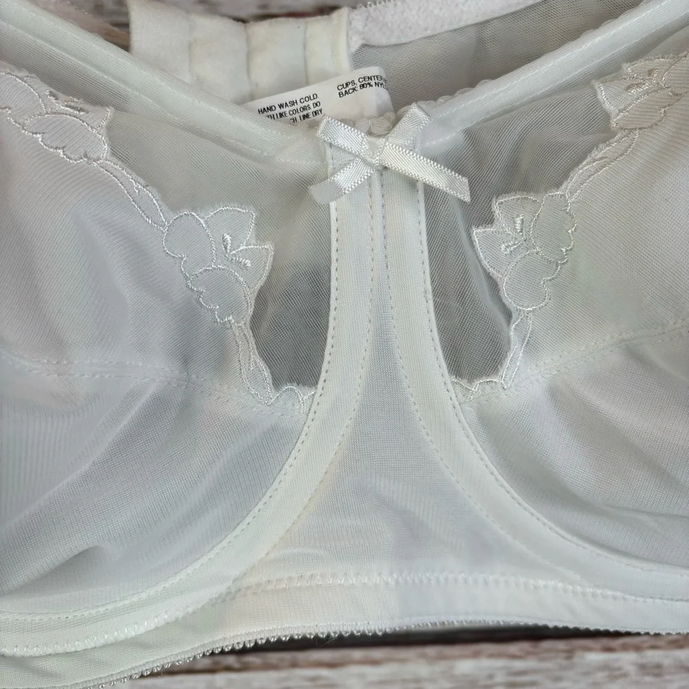 BALI White Flower Underwire Unlined Full Coverage Bra Size 42C Plus Size Nylon‎